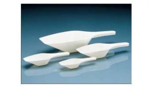 Lingura-dozatoare-(PP)-cu-fund-plat-alba