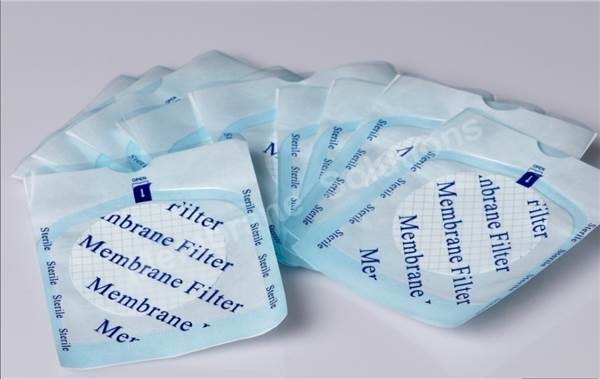 Membrane-filtrante-sterile-albe-cu-grilaj-negru-